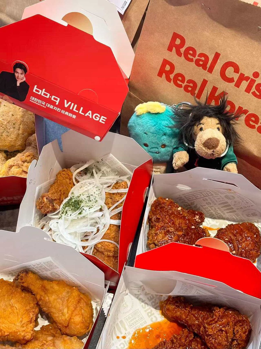 Distance will not stop us from supporting you <a href="/ActorLeeMinHo/">Lee Min Ho</a> 
❤️✨💙🍗
If Minho says BBQ chicken, then BBQ chicken it is! 😬😂🤣🍗
Awesome job <a href="/minozavengers/">MinozAvengers</a> sissies, we did it 🙌🏻🙌🏻🙌🏻🙌🏻
Big thank you to our sis <a href="/821516220/">minozqingqing</a> for your help ❤️!
You’re the best 🫶🏻
#BBQVillage
#Minoz