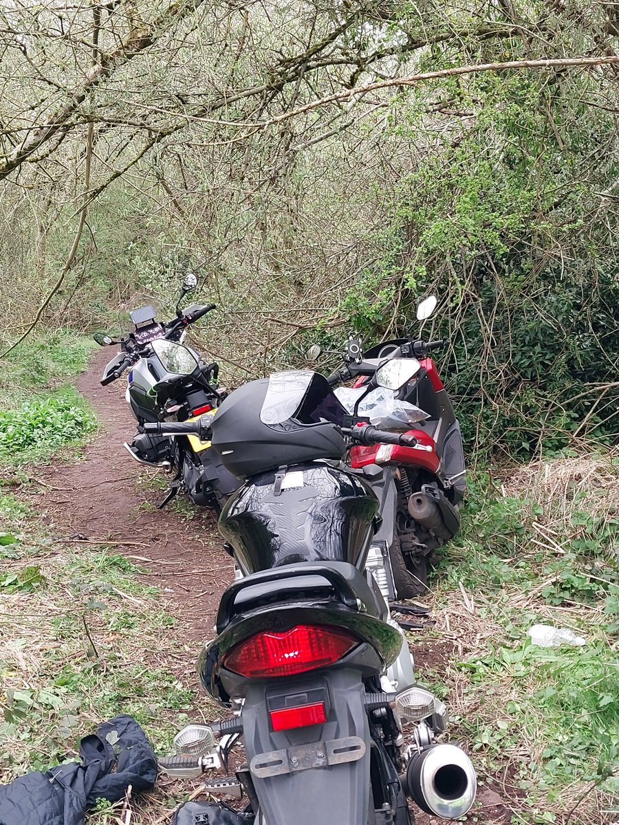 LeosWMP's tweet image. A motorbike was stolen yesterday from Solihull which was quickly sighted by @ShirleyWMP . Following some excellent team work with @OSU_WMP 6 males have been arrested. The stolen motorbike was recovered along with 2 other bikes which were also confirmed stolen #result #teamwork