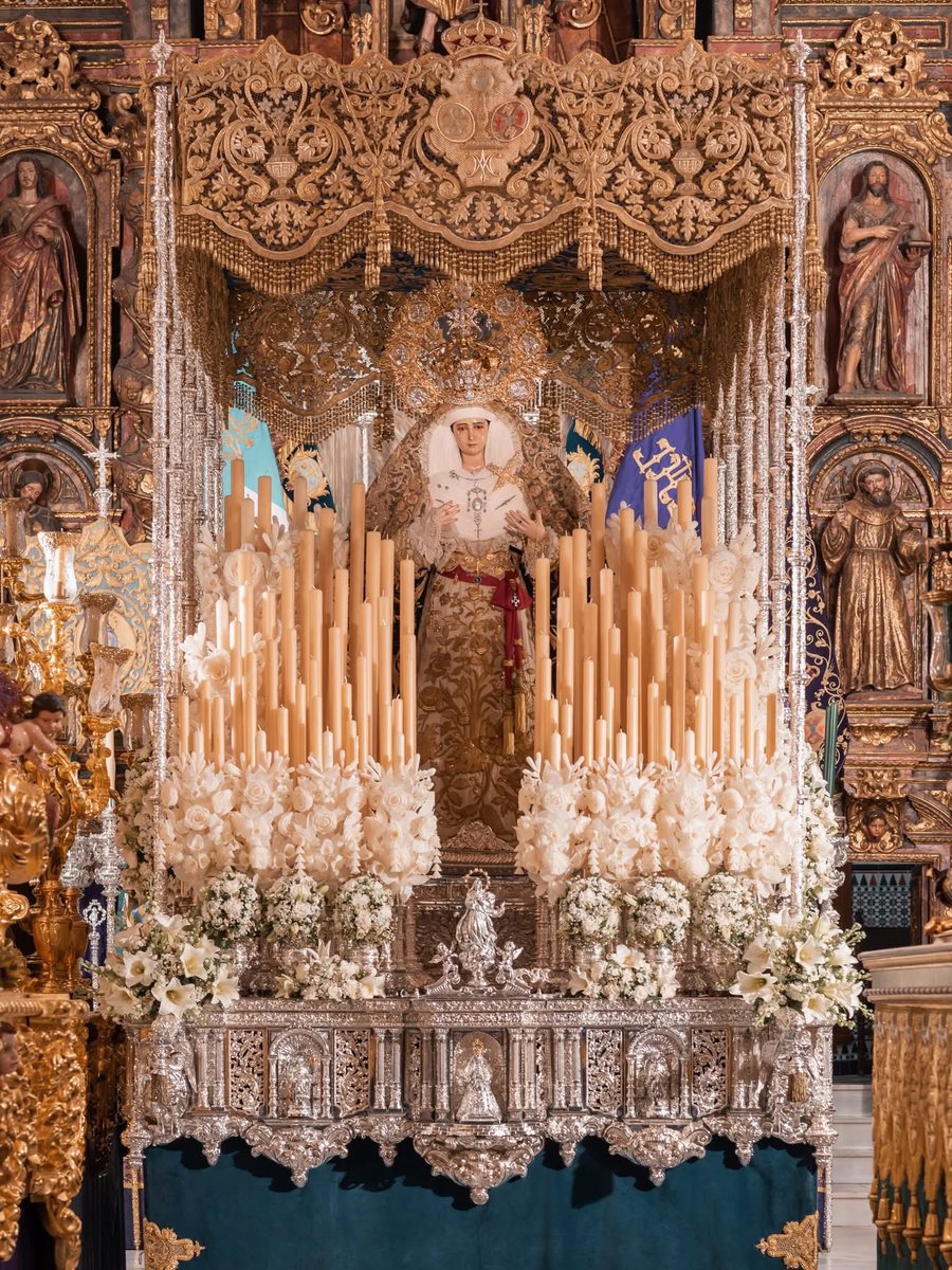 SE ACABÓ LA ESPERA, ES JUEVES SANTO EN CASTILLEJA DE LA CUESTA.

La cofradía antigua, la de siempre, la primera de la villa. Fundada en 1478. Castilleja volverá a vivir una nueva Madrugá junto a sus reyes.