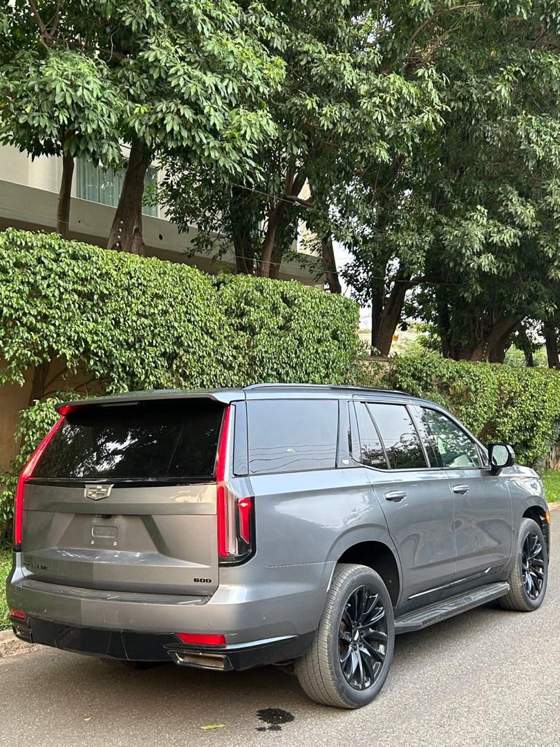 AngelAnon12's tweet photo. 2024 Escalade 600, ₵1.8m
More at https://t.co/oYVFqR8uBz https://t.co/Qq1pcPhN8F