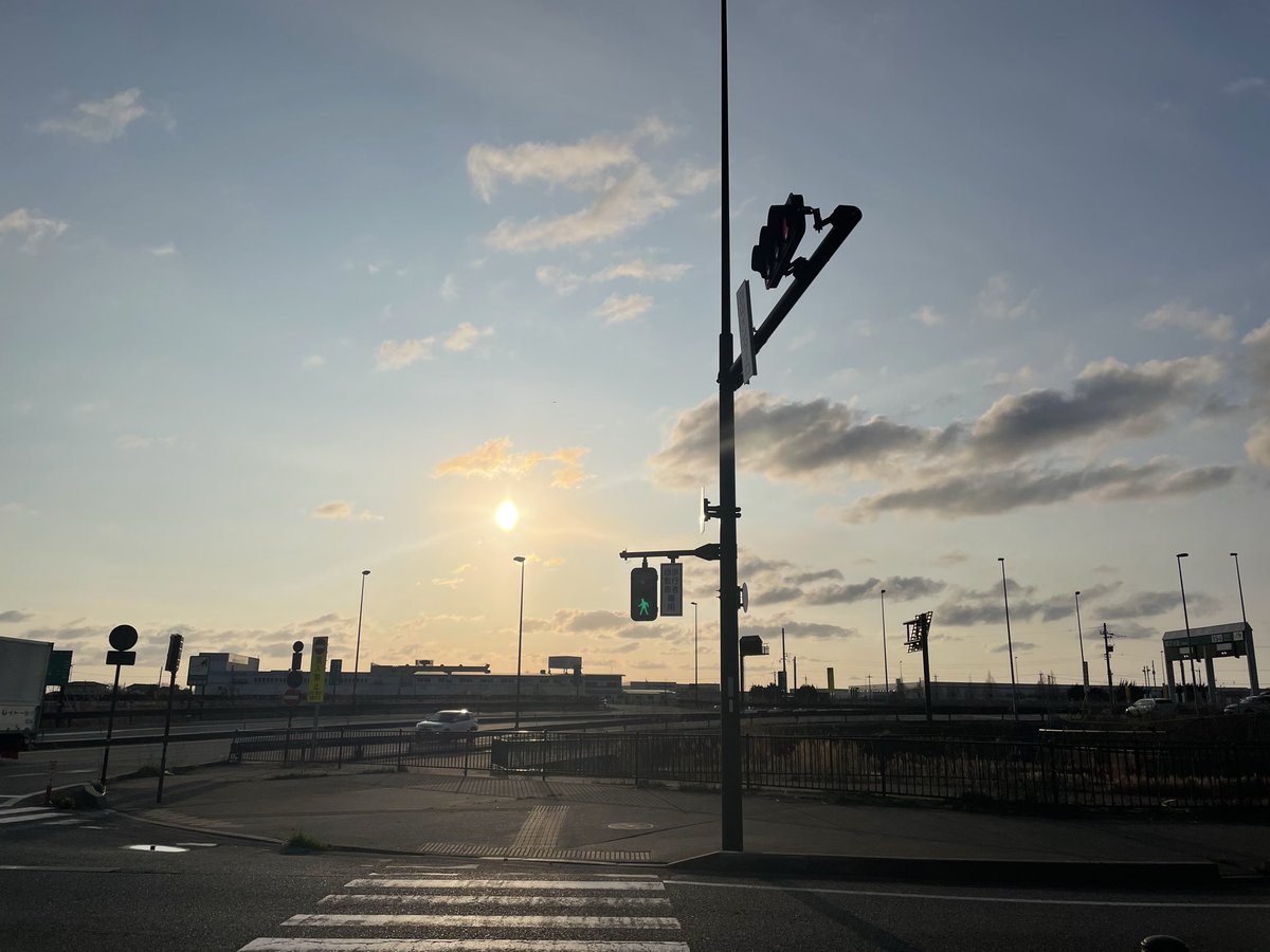 new_spring_sea's tweet photo. 仕事早く終わったので、夕散歩。 https://t.co/RVtCeLC4D4