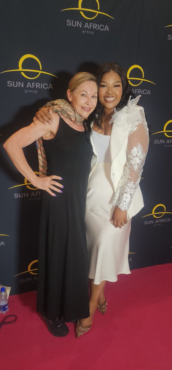 AnnieMalan's tweet photo. Anele Mdoda still managed to outshine the entire premiere in a room full of stars.  Icon who is the headline, the hero and humble. #TheDrama @Anele #aneleandtheclubon947 @FrankieFire @947 @A24 https://t.co/v5yo1vl7Iz