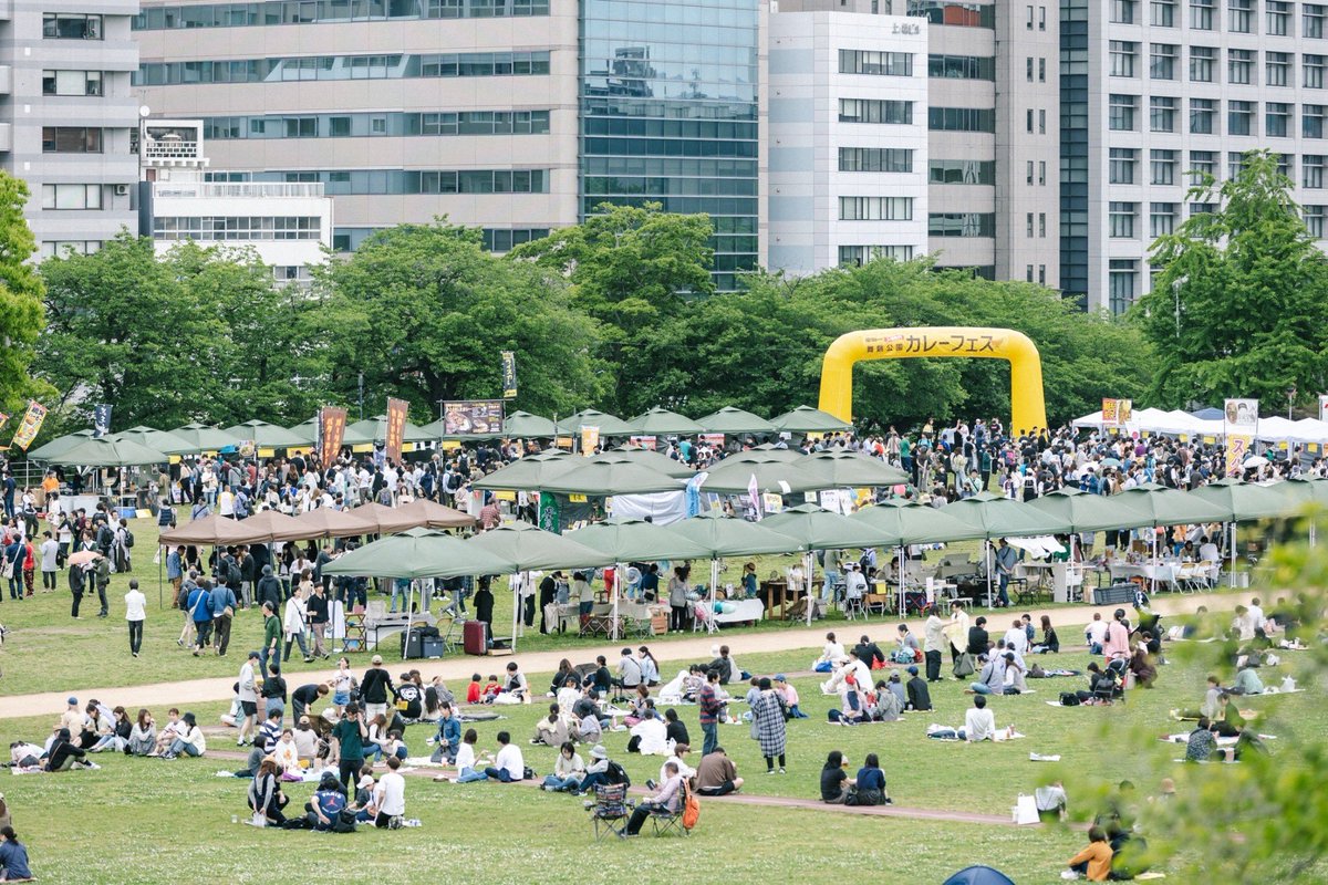 fuku_yokabai's tweet photo. 今年も開催‼️ 🍛舞鶴公園カレーフェス2026春🍛
📍舞鶴公園 三の丸広場 🗓5/9(土)・10(日) 11:00〜17:00 🎟入場無料

＼九州最大級🔥30店舗以上／ スパイス・欧風・インド・キーマなど 多彩なカレーが大集結！
✨全店舗ミニカレー提供で食べ比べOK 春の舞鶴公園でカレーを満喫しよう！ https://t.co/58TUrrIdxA