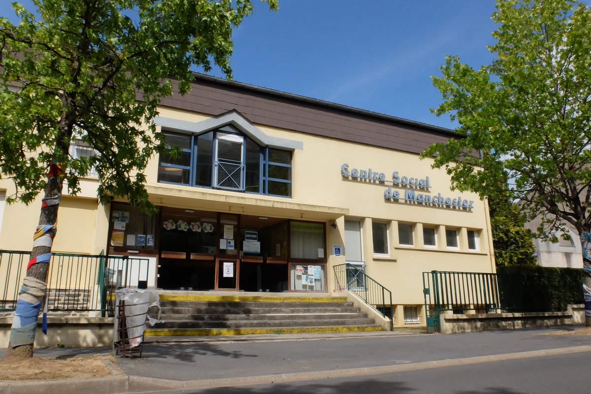 boris_ravignon's tweet image. Une excellente nouvelle pour le quartier de Manchester !

Les @restosducoeur des #Ardennes font leur grand retour au Centre social de Manchester (26 rue Jules Raulin) 🫶

Une reprise qui fait chaud au 🫶, tant pour les bénéficiaires que pour les bénévoles. Plus que jamais, leur