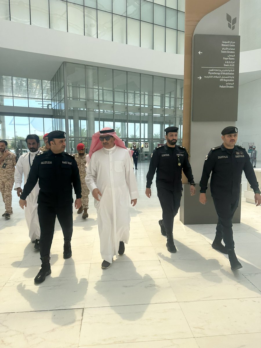 aljjahra_q8's tweet photo. محافظ الجهراء حمد الحبشي يقوم بزيارة عدد من #الابطال مصابين القطاعات العسكرية في مستشفى الجهراء https://t.co/k1PYmkRnBq
