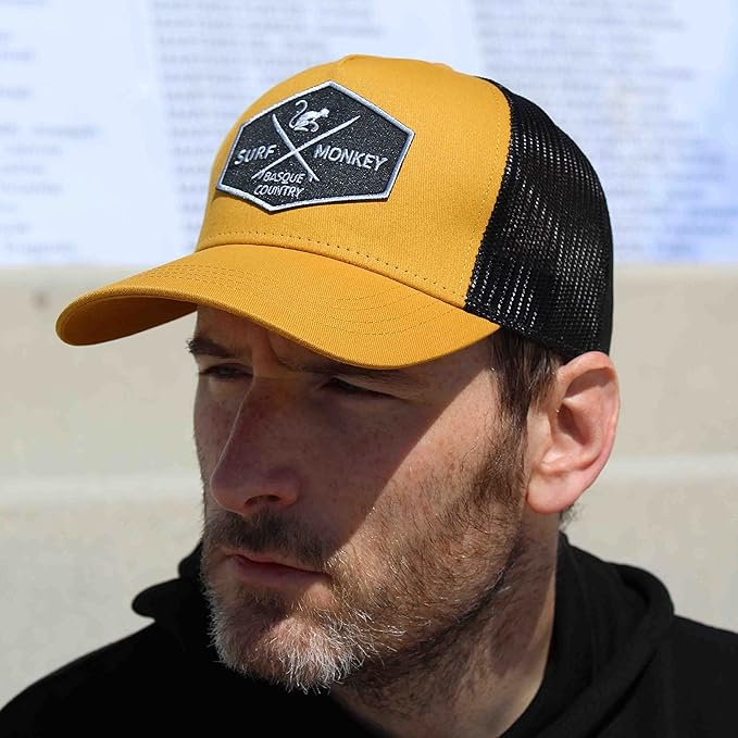 zensshop01's tweet image. Trucker Cap van Surf Monkey!

Coole geborduurde patch vooraan
Curved visor + 5-panel design
Verstelbaar met snapback
One size (past bijna iedereen)
Stoer &amp;amp; comfortabel dagelijks

Nu voor €34,95 → amzn.to/3PNwPCS
#TruckerCap #Snapback #Streetwear #SurfMonkey