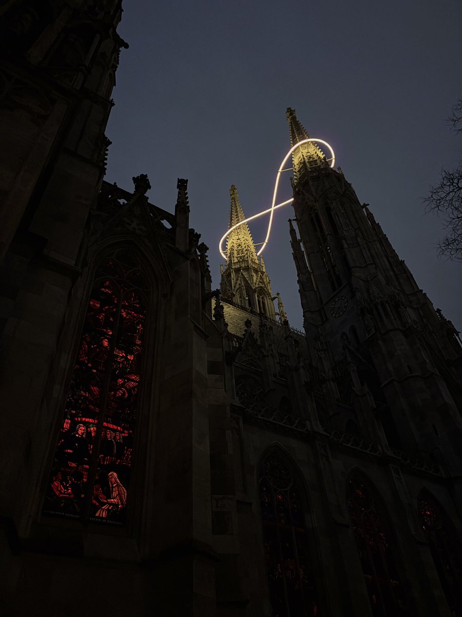toradowa's tweet photo. saw a pretty light show in vienna :) https://t.co/KtWGOWemmP