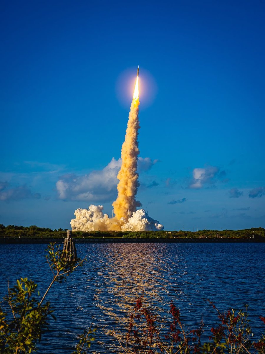 aestheticsguyy's tweet photo. Nasa launching Artemis II to the moon! https://t.co/0P0pnBQJEb