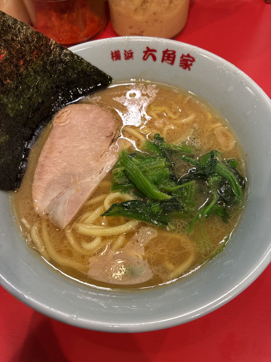 makebono1's tweet photo. 新横浜ラーメン博物館
六角家1994 ミニラーメン

琉球新麺　通堂
ミニ通堂うま塩ラーメン 新・おんな味 https://t.co/hJyXLhwznb