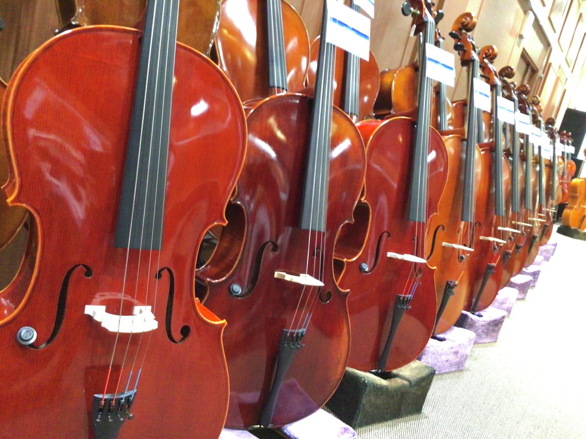 yamano_strings's tweet image. 【お知らせ📢】

チェリストの皆さま、お待たせいたしました！

毎度大好評をいただいているチェロフェアを今月も開催いたします❗️🎶

4/17(金)から4/19(日)までの三日間、銀座本店にチェロ本体はもちろん、弓、ケースも大集合。
お見逃しなく✨

 #cello #チェロ