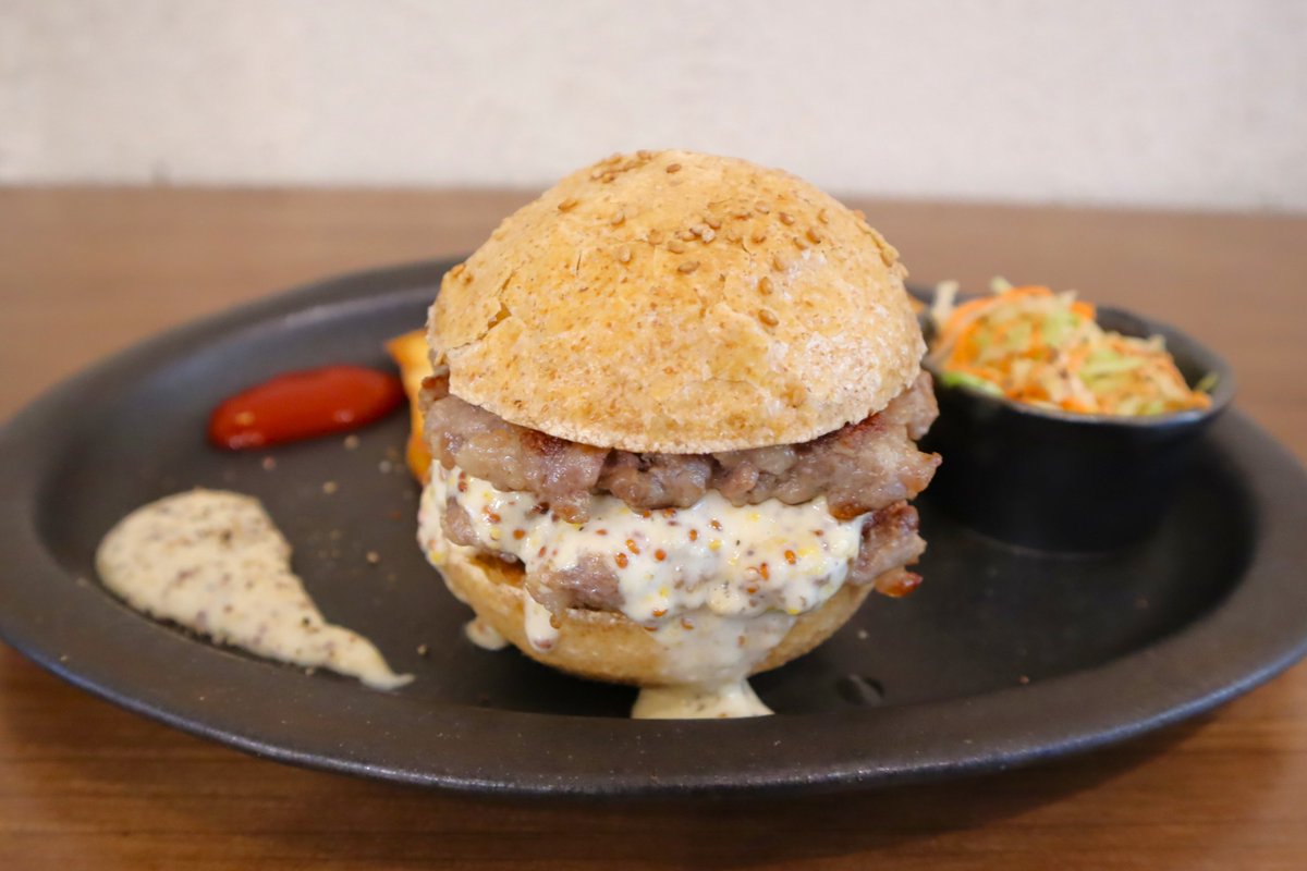 umedakeizai's tweet photo. 中崎町にハンバーガー店　元箱根ランナーが経営、出身地・四万十の食材使う
https://t.co/9ott3Im9ld https://t.co/1VerjvDltw