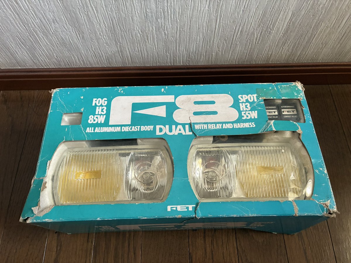 por_0102's tweet photo. #AW11 #MR2
古い車には当時物の補助灯がいいかな❓🤔
箱ボロボロのフォグ&amp;スポット😎新品未使用🤣
腰が痛くてなかなか作業ができない😭 https://t.co/JaggwAZwzV
