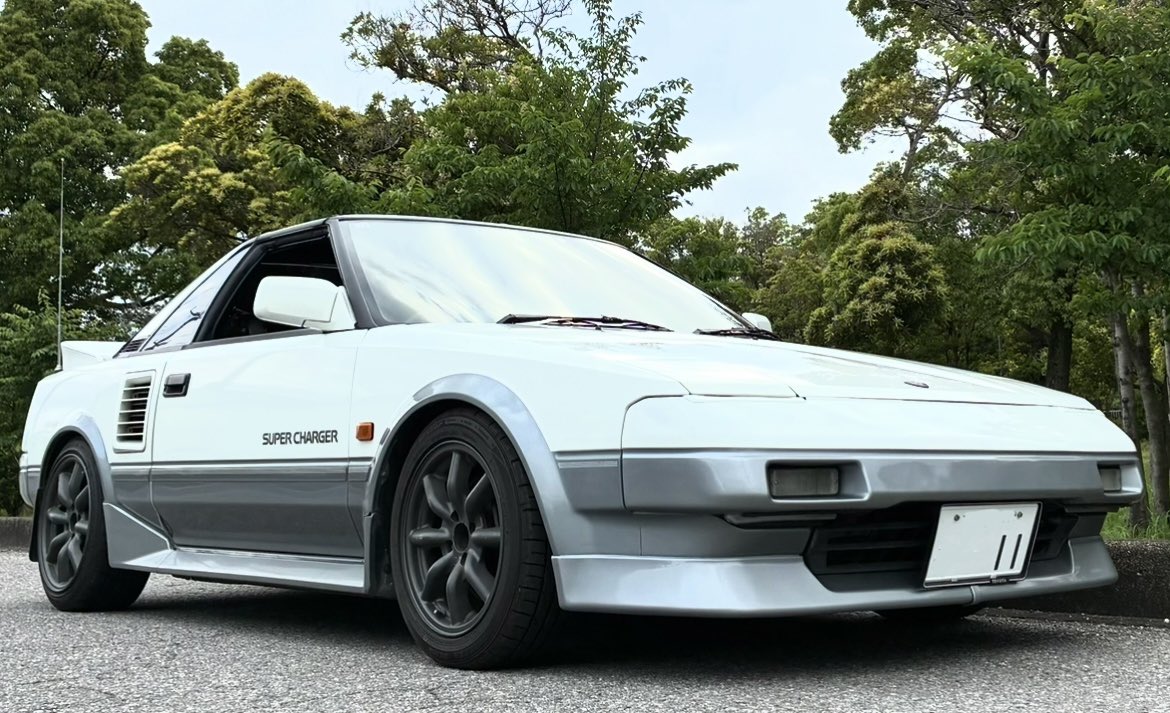 por_0102's tweet photo. #AW11 #MR2
古い車には当時物の補助灯がいいかな❓🤔
箱ボロボロのフォグ&amp;スポット😎新品未使用🤣
腰が痛くてなかなか作業ができない😭 https://t.co/JaggwAZwzV