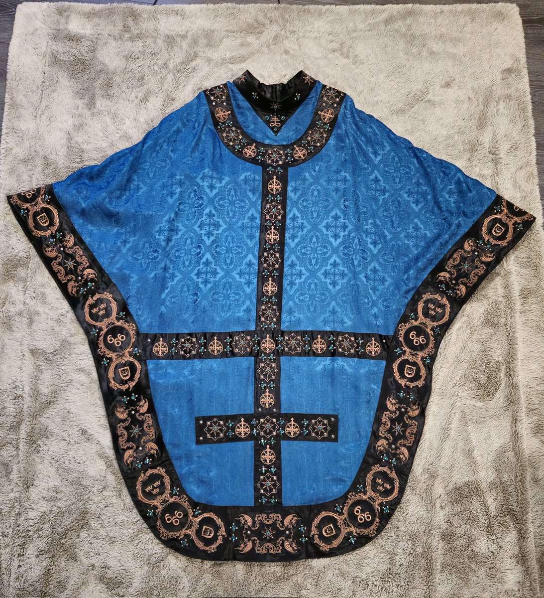 DJLeviathan_'s tweet photo. For all the Ghost Artists and Cosplayers out there.

Full Google Drive folder with 8k UHD references and measurements of the OG Papa IV Papa Robe by Majesty Black.
https://t.co/2RvGt4FQQT
No need to credit me.
Have fun. 
#Ghosttwt https://t.co/drUL0ybYSL