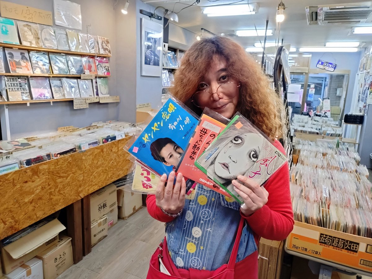 7inch_hayakawa's tweet photo. 当店の地元相模原出身の
ムード歌謡漫談.ムード歌謡歌手
タブレット純氏にご来店いただきました。
ありがとうございます。
#タブレット純 #ムード歌謡漫談 #ムード歌謡 #昭和歌謡 #相模原 https://t.co/IBpICSKegc