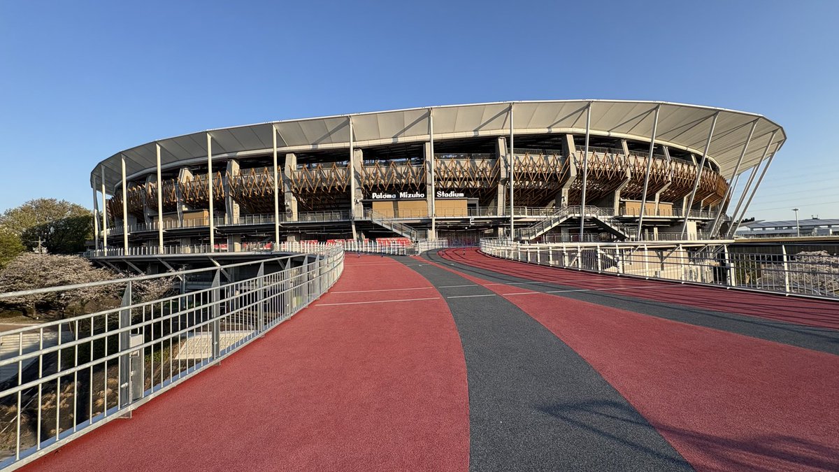 grun_1's tweet photo. 瑞穂陸上競技場4/2
北側のループは歩けます。 https://t.co/YOGbaDfwMA