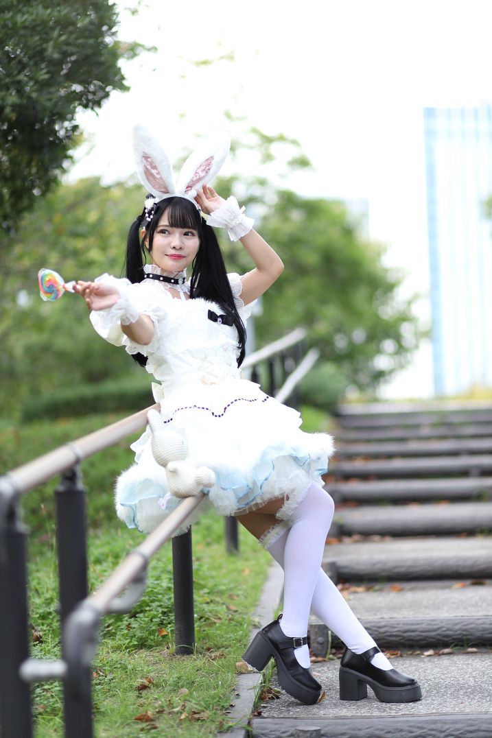 k_k6d's tweet image. 2025年10月18日のフレッシュ撮影会のハロウィンダイサツで撮影した、白石姫織ちゃんの写真を4枚Up。85mmの単焦点レンズで座りポーズ流れで全身撮影。とっても可愛いうさぎさん。
EOS6DMark2にEF85mmf1.8USMの組合せ。f1.8、1/1250秒で。
#白石姫織 ちゃん (@shiraishihiori)
#フレッシュ撮影会 #85MM