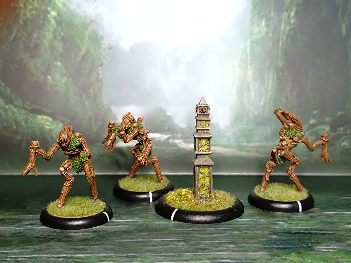 hm120387's tweet image. 先日、　#CircleOrboros　を始めるよという方を見かけて、そういや自分もいくつか塗ったなと思い出したので引っ張り出してみました。
今見ても良い造型だなぁ。
#HORDES
#PRIVATEERPRESS