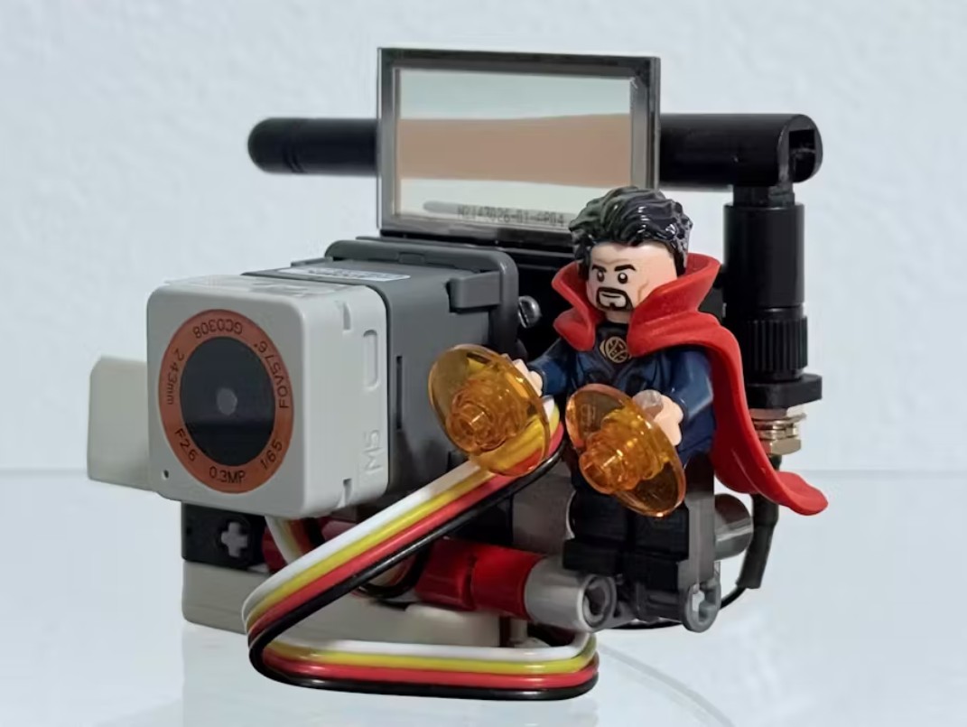 M5Stack's tweet image. 📸 8cam — A Polaroid‑Inspired Camera for Moments, Not Memories 🎞️
Created by ho‑papa, this quirky, LEGO‑built camera is designed not to store photos, but to turn photography into a real-time social experience. 🤝
· Built with #ATOMS3R Camera,  #Scroll , #Glass2 Unit (transparent