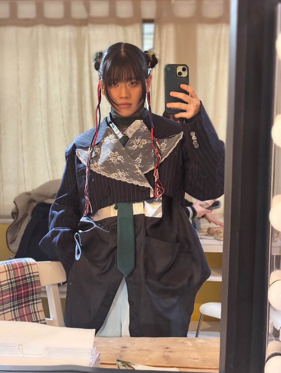 yagisan4444's tweet photo. 【ぃぇぃ】

音楽雑誌買ったら大体Chevonいる状態に
なってしまっていて失敬失敬。

黒山羊さんも白山羊さんもよしなにね。

初掲載なのに表紙にしてくれました。
有難い。 https://t.co/uyImzKckMx