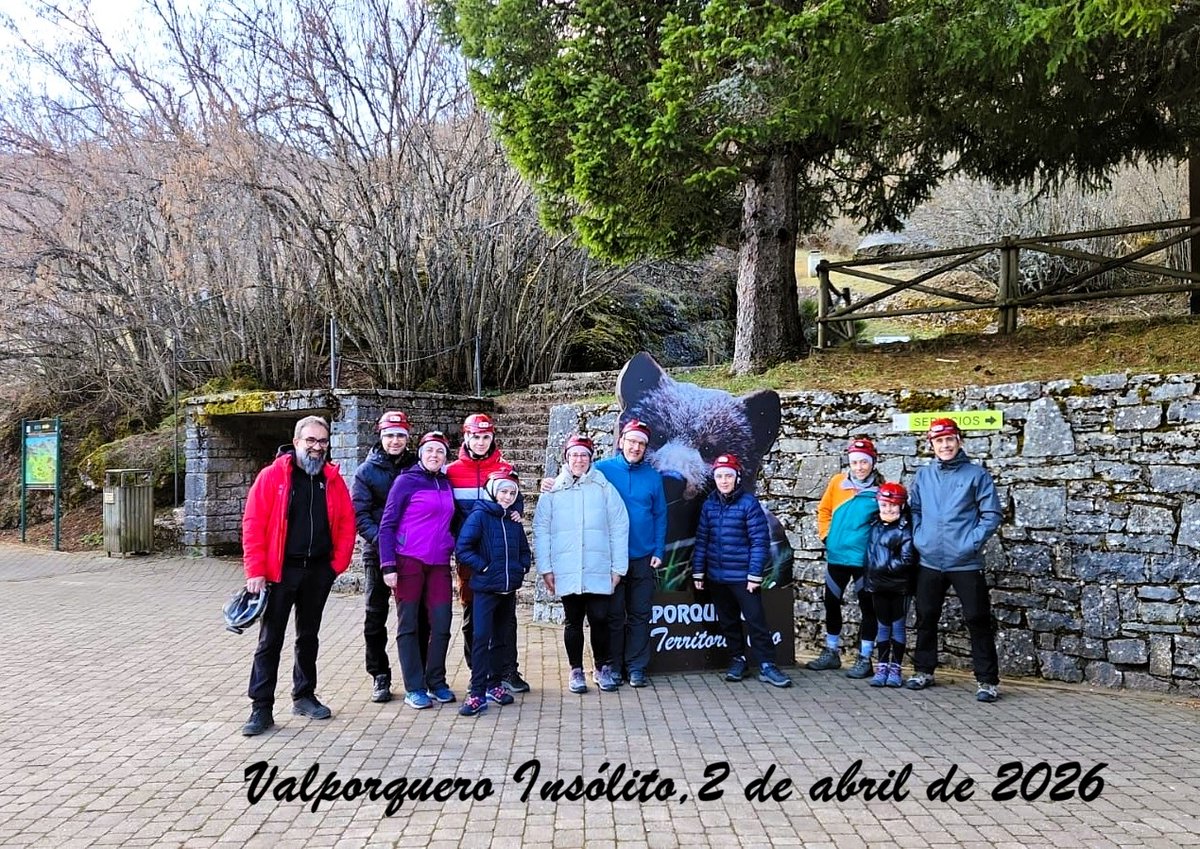 CUEVALPORQUERO's tweet photo. Empezamos los días centrales de la Semana Santa con nuevos amigos de Madrid y Soria para el recorrido #valporqueroinsólito , y haciendo bueno el dicho de "tres jueves .....". https://t.co/odiVVDbL5V