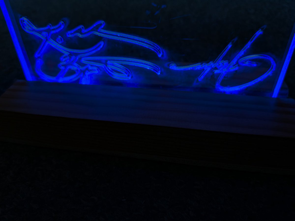 Ey maaad Respekt wenn ihr die Unterschriften erkennt.

Btw selbst gelasert gibt's nur 1mal 
Ich sage den links kann man erkennen, aber bei den rechten wird's schwierig für viele