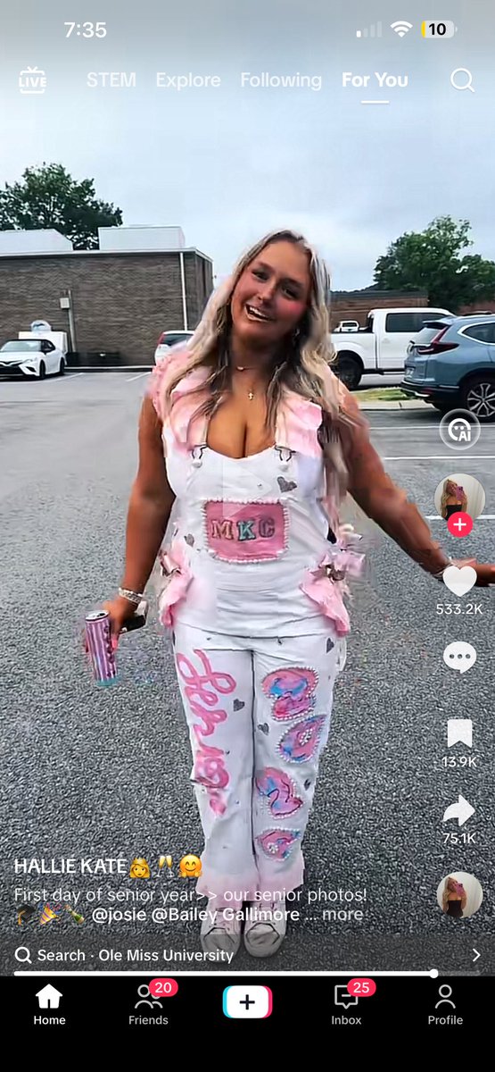 maeve 🧁 tweet media