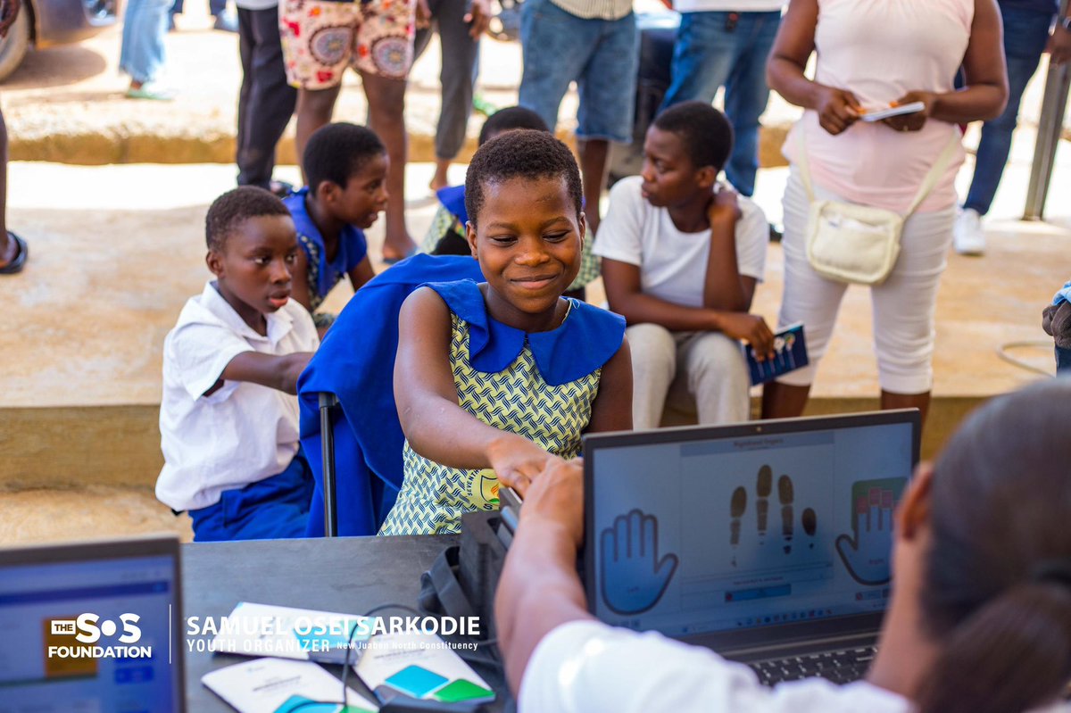 oseisamuelsarko's tweet photo. What began as a promise to spread smiles turned into a powerful demonstration of community solidarity on 31st March,2026, as the SOS Foundation, in collaboration with the NHIA successfully held a free health insurance exercise at the Suhyen in Eastern Region for over 600 people. https://t.co/oo9tOXM0UZ