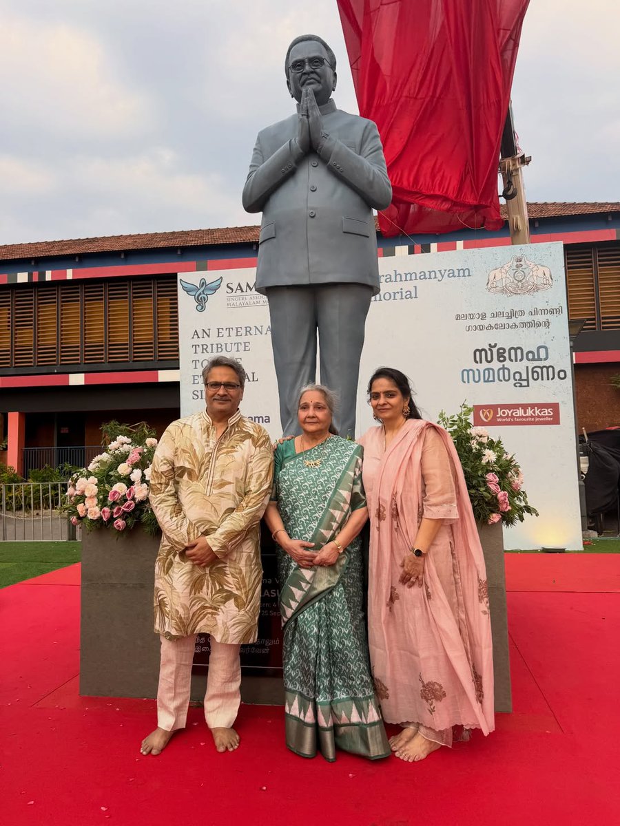 ChennaiTimesTOI's tweet photo. The legendary #SPBalasubrahmanyam honoured with a statue in Kerala. Thanking the #SANAM, Singers Association Malayalam Movies, the late singer's son #SPBCharan said, "Some voices never fade… they become eternal." https://t.co/mmWpZsrfok