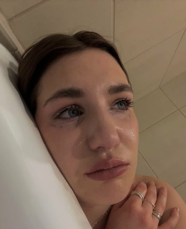 claudia ⛈ tweet media