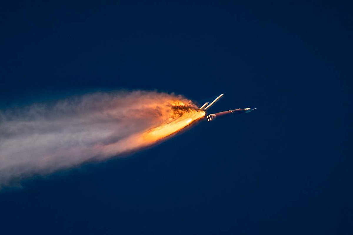spainmedios's tweet photo. 🔴 #Noticias #GrupoSpainMedios #Ultimahora | 🌐 #EEUU |Reportan imágenes inéditas del lanzamiento de la misión tripulada #Artemis II a la #Luna | #mission #space #हनुमान_जयंती #FelizMiércoles #Luna | https://t.co/eNxwdys01R