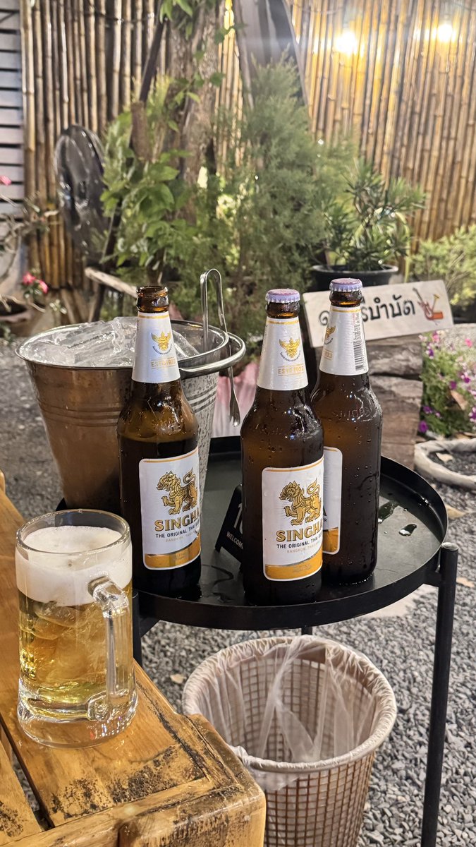 บันได สีแดง📕 tweet media