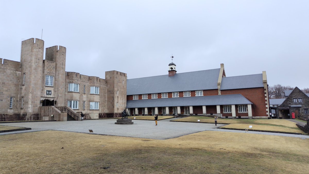 語学研修のため福島県岩瀬郡にあるブリティッシュヒルズホテルへ行ってきました。英会話でカリグラフィーやアフタヌーンティー、イギリス伝統のお菓子のスコーン手作り体験など英国貴族になった気分で素敵な時間を過ごすことができました。
<a href="/BritishHills/">ブリティッシュヒルズ British Hills【公式】</a>