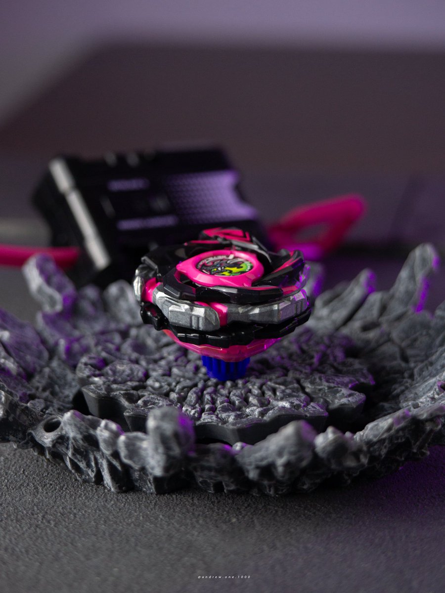 andrewone1000's tweet image. Black Pink

#beybladex
#toyart