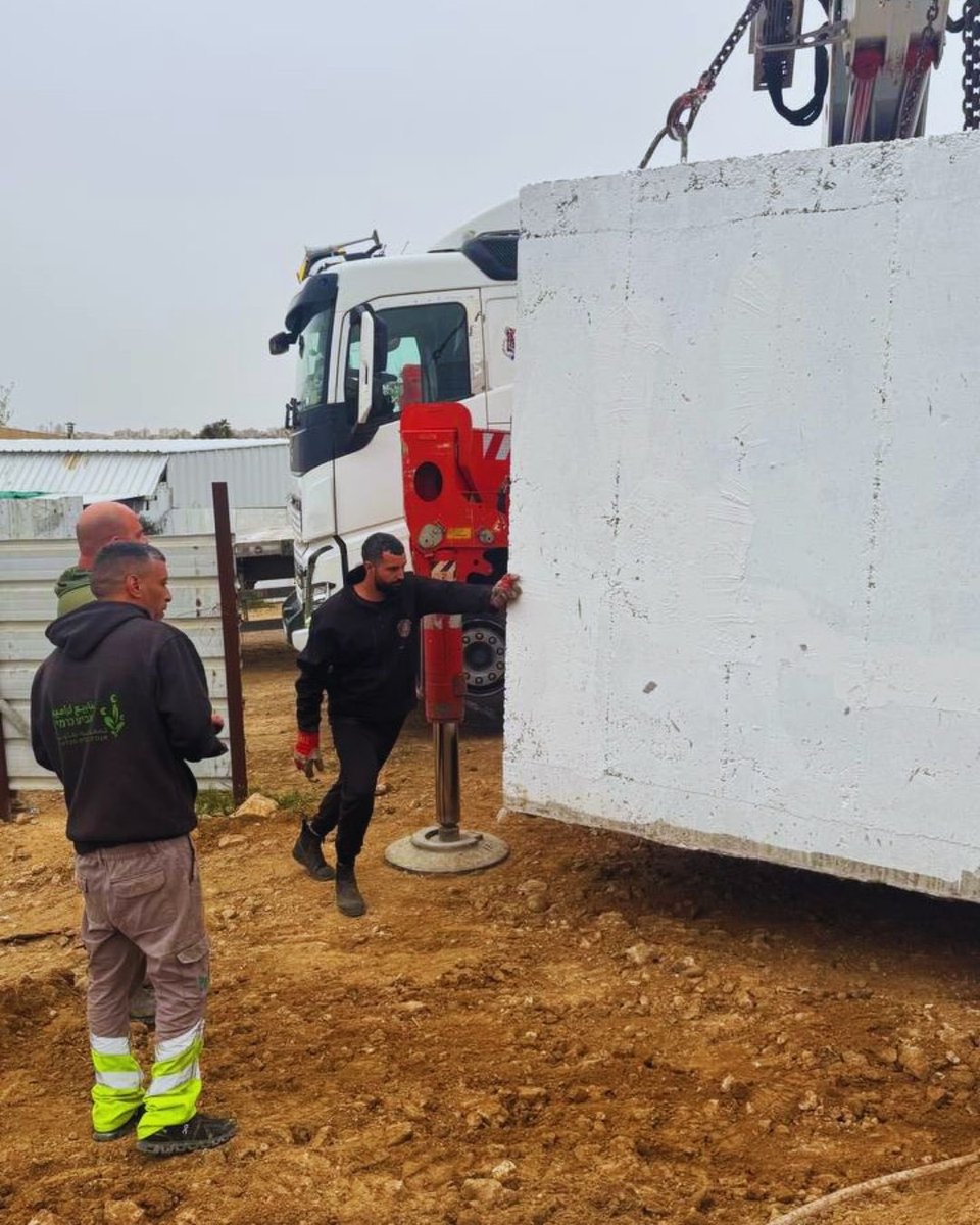 עומדים ביחד نقف معًا Standing Together🟣 tweet media