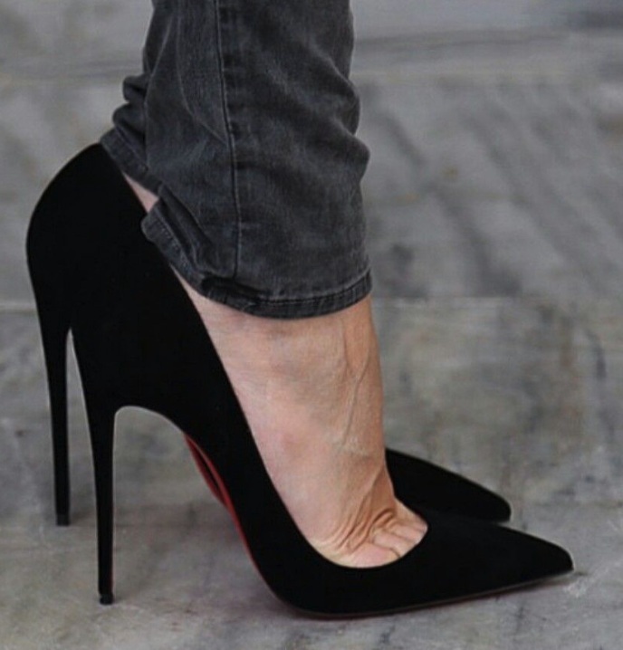 Louboutin Muse tweet media