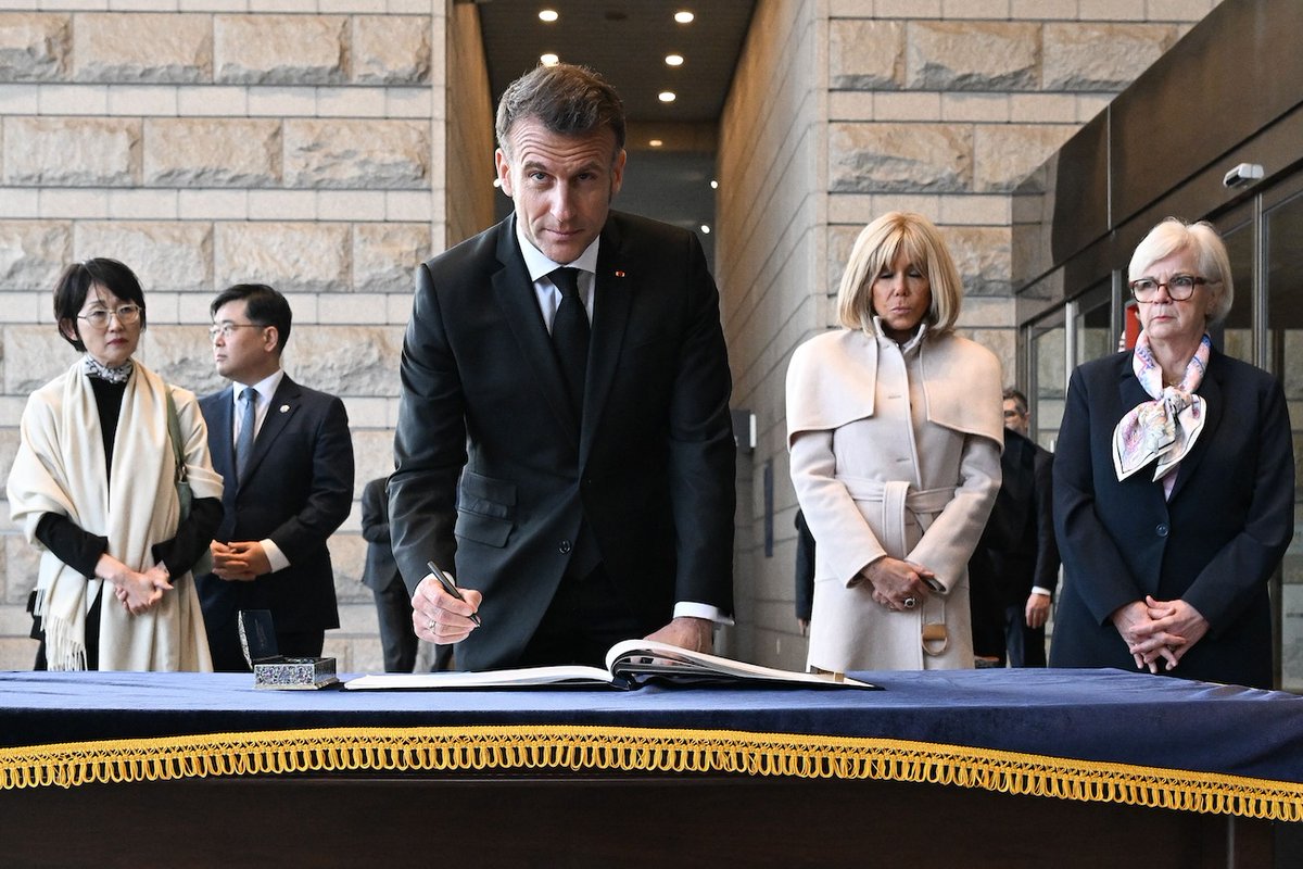 arabnews's tweet image. #French President Emmanuel Macron said on Thursday that a military operation to liberate the Strait of Hormuz is “unrealistic,” while lamenting Trump’s differing daily statements on the #IranWar and @NATO arab.news/jbsse