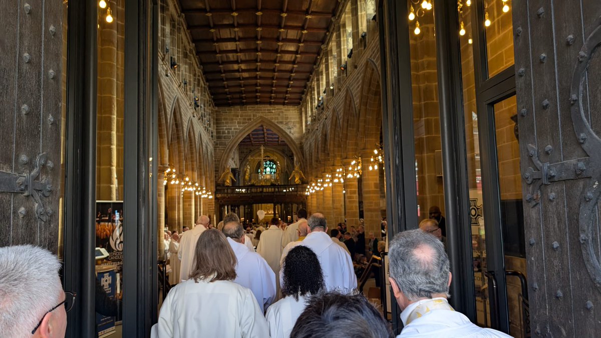 Wakefield Cathedral tweet media