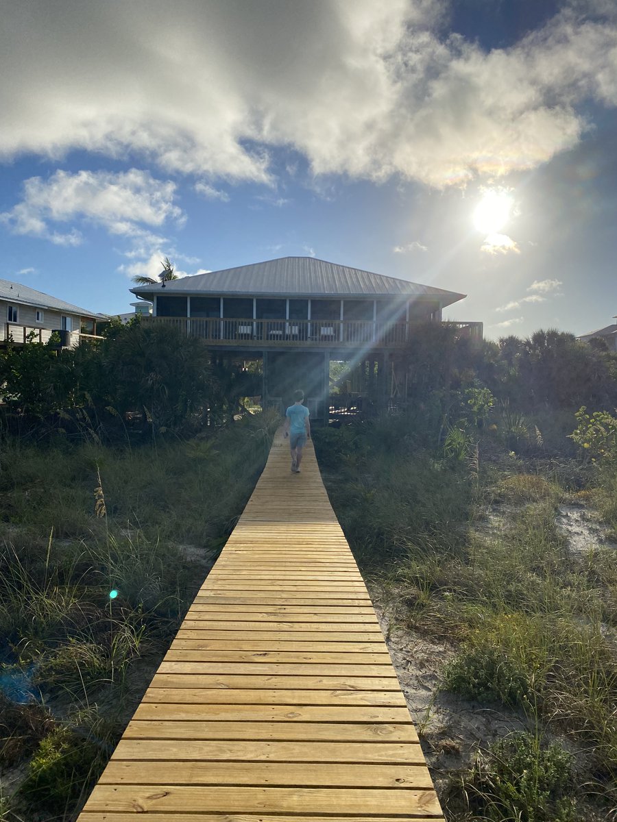 OrlandoMag's tweet image. Florida’s Gulf barrier islands often feel softer in mood. The Gulf side tends to deliver calmer water and long, luminous sunsets. Full story this way. #LGI #BigBlue orlandomagazine.com/florida-gulf-c…