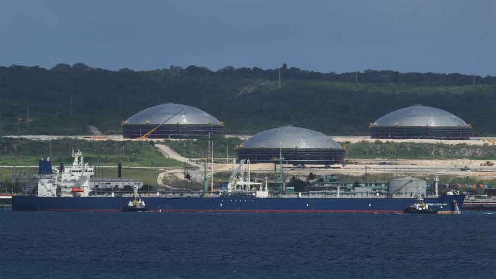 EmbaCuba_SLeona's tweet image. Russia plans to send a second oil tanker to Cuba amid the energy crisis facing the Caribbean country, the Eurasian country's Energy Minister, Sergei Tsiviliov, announced today.
#Cuba #Prepares #Russia #SecondOilTank