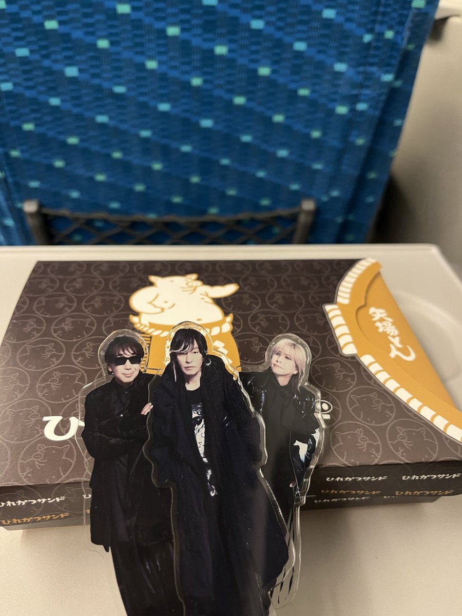 はじめて上から遮る物が無い全体が見渡せる席。今更ながら、照明がすごい！光の中に包まれてる✨並んで歌って演奏してるのを観て、当たり前だけど何か、あっ！TMが3人揃って全員いる🥹って感動した。
ウツテツが2人並んで楽しそうに☝️がかわいかった🥰
弾丸でも来て良かった☺️
#TMNETWORK 
#QUANTUM