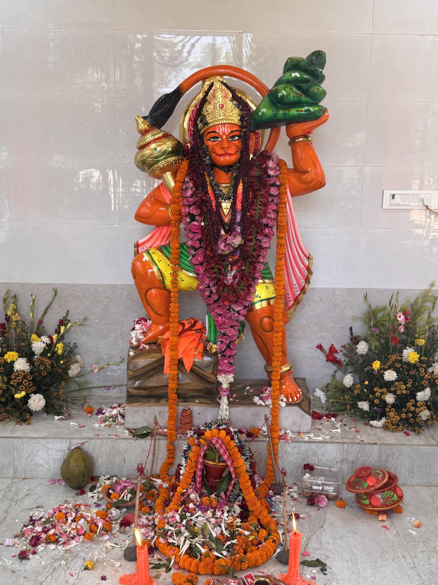 हनुमान जयंती की हार्दिक मंगलकामनाएँ।