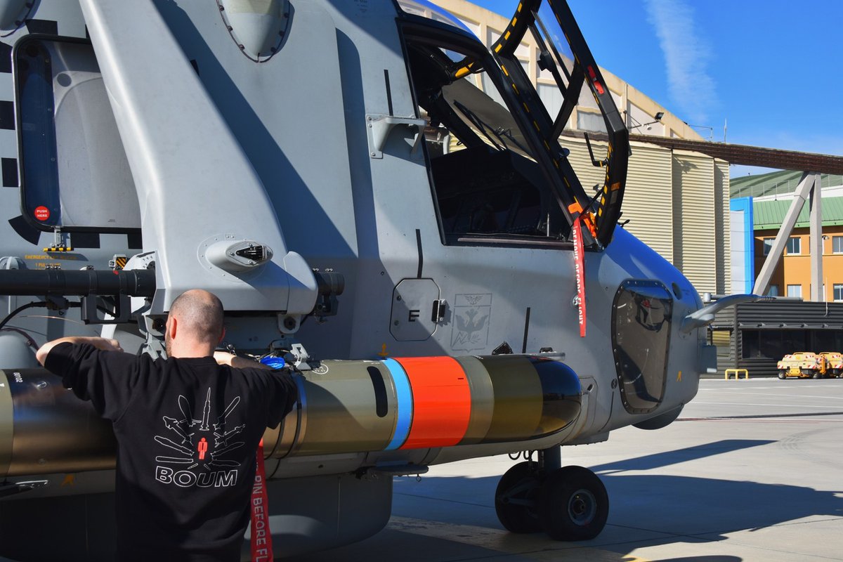 #Entraînement | Tir d’essai
Il y a quelques jours, un hélicoptère Caïman Marine de la Flottille 31F a effectué un tir d’exercice de torpille MU90 TVE en Méditerranée.Une étape essentielle pour qualifier les systèmes d’armes et entraîner les équipages avant un déploiement.