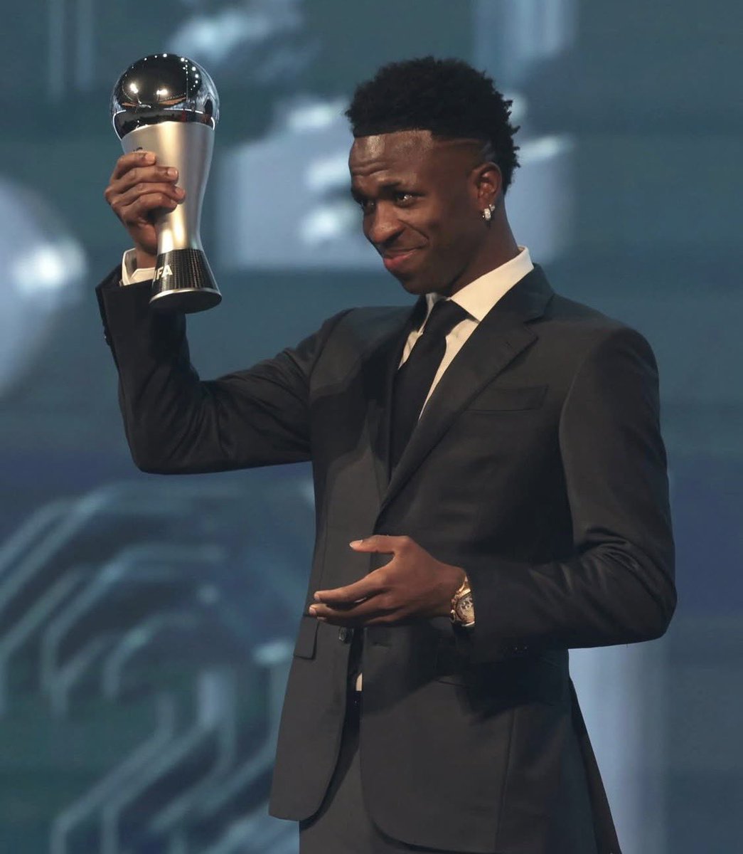 ☑️ 2 Liga dos Campeões (sendo decisivo)
☑️ Vencedor do The Best
☑️ Protagonista no clube mais vencedor do mundo (herdou a 7 do Cristiano)
☑️ Titular na maior seleção do mundo
☑️ Coleção de títulos coletivos e individuais 
☑️ Tem sido importante para escancarar o racismo presente