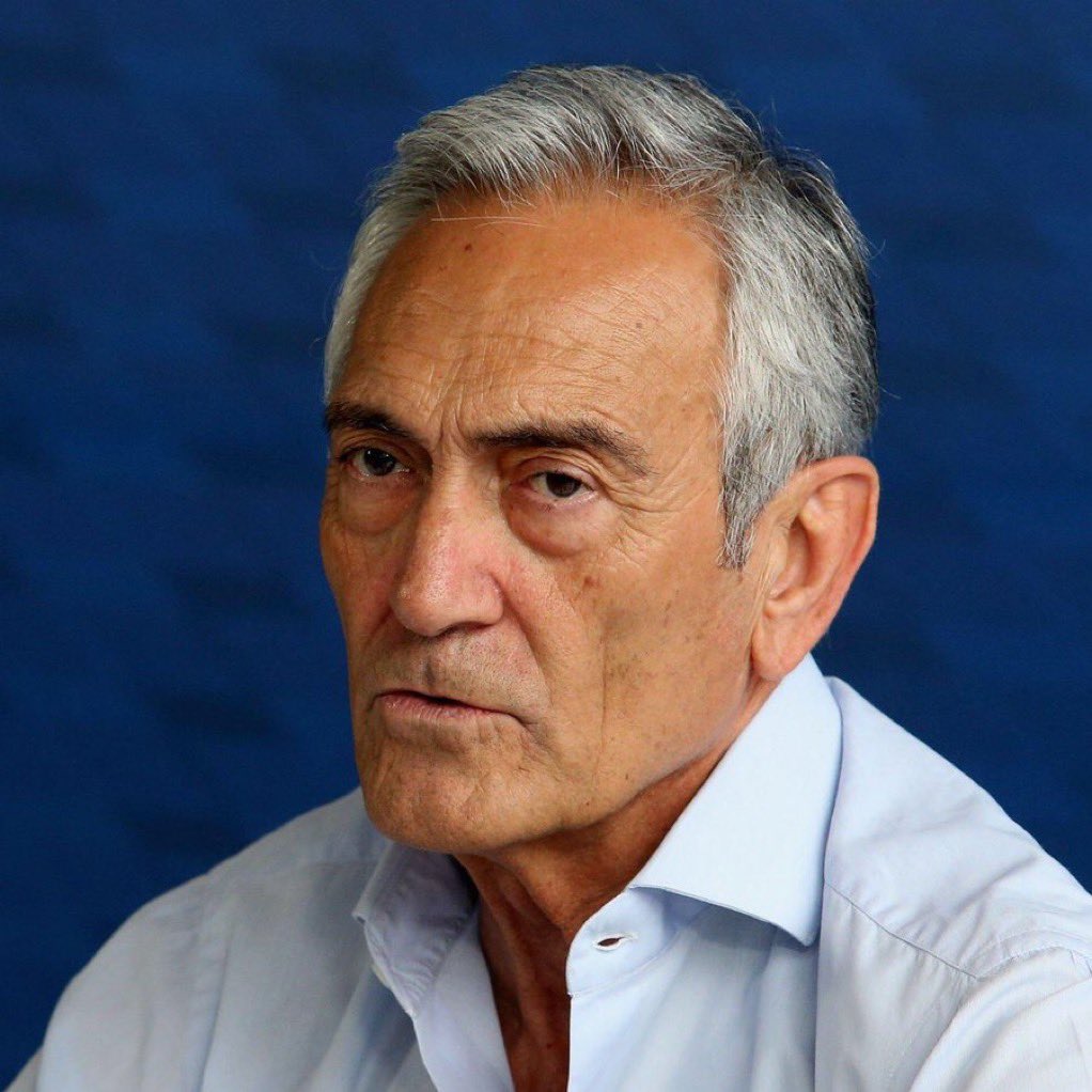 CalcioHEAT's tweet photo. Gabriele #Gravina acaba de dimitir a su cargo. 
Las elecciones para la presidencia se celebrarán el 22 de junio.

[ @DiMarzio ]

❗️Dejando este gran balance en su Cargo ❗️

Gravina ha mostrado todas sus grandes limitaciones.
- Primer y único presidente de la FIGC en no lograr clasificar a su selección nacional dos veces consecutivas: un récord italiano.
- Esto supone una pérdida de aproximadamente 40 millones de euros para la FIGC (30 millones en premios perdidos y 9,5 millones menos en penalizaciones a los patrocinadores).
- Provoca pérdidas a quienes han invertido en los derechos de la Copa del Mundo #DAZN #Rai y en sus industrias relacionadas #Adidas , pero también a quienes venden televisores y a todos los operadores más pequeños.
- Ofende a todos los deportistas fuera del fútbol al llamarlos aficionados, incluidos los profesionales: #Sinner y #KimiAntonelli , provocando una avalancha de comentarios en su contra y una ola social sin precedentes.
- Ataca al gobierno y a las instituciones por la "falta de apoyo al fútbol", enfureciendo incluso a los más tranquilos #Abodi y desatando aún más críticas.
No, no es el Día de los Inocentes.
Es Gravina...
El que dirigió equipos de fútbol durante años.

 🇧🇦🇮🇹 #BIHITA #BosniaItalia #Italia #Italy #WorldBaseballClassic #SerieA #SerieB #SerieC #SerieD #Calcio #FIGC #Nazionale #Azzurri #Agnelli #CoppaItalia #CoppaItaliaFrecciarossa #AIA #VivoAzzurro #UEFA #RocciOut #GravinaOut #CamorraLeague #MarottaLeague #CalcioHeat