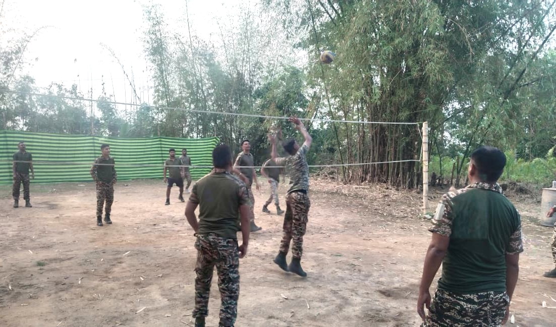 2Diphu's tweet image. CRPF jawans of 20 Bn Jiribam, Manipur, play indoor &amp;amp; outdoor games to unwind &amp;amp; boost team spirit! Fitness &amp;amp; fun🏸🏐 #CRPF #Jiribam #TeamBuilding #StressRelief
