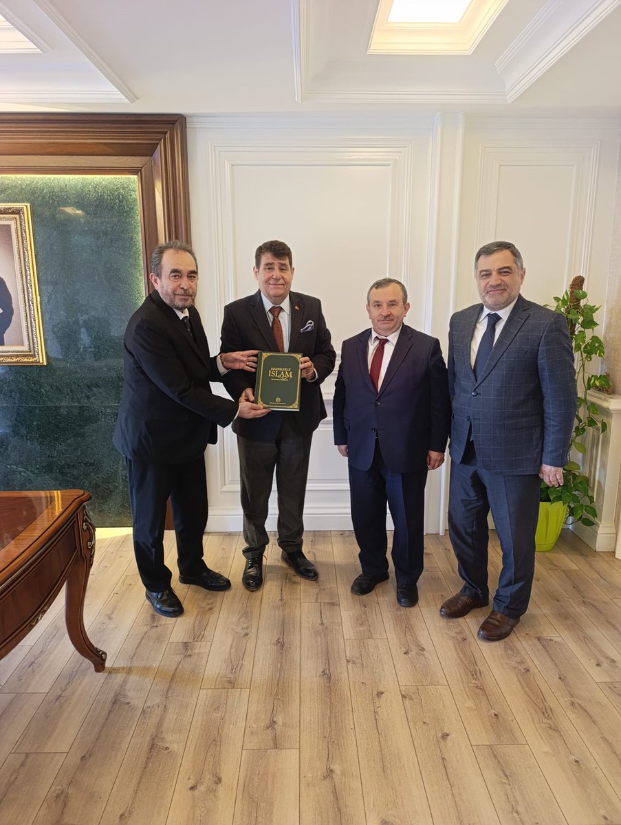 SelcukluKym's tweet photo. İl Müftü Vekili Hüseyin Avni Böge’den Kaymakamlığımıza Ziyaret

https://t.co/bVUkzfAVWd https://t.co/jIiQGYE5aj