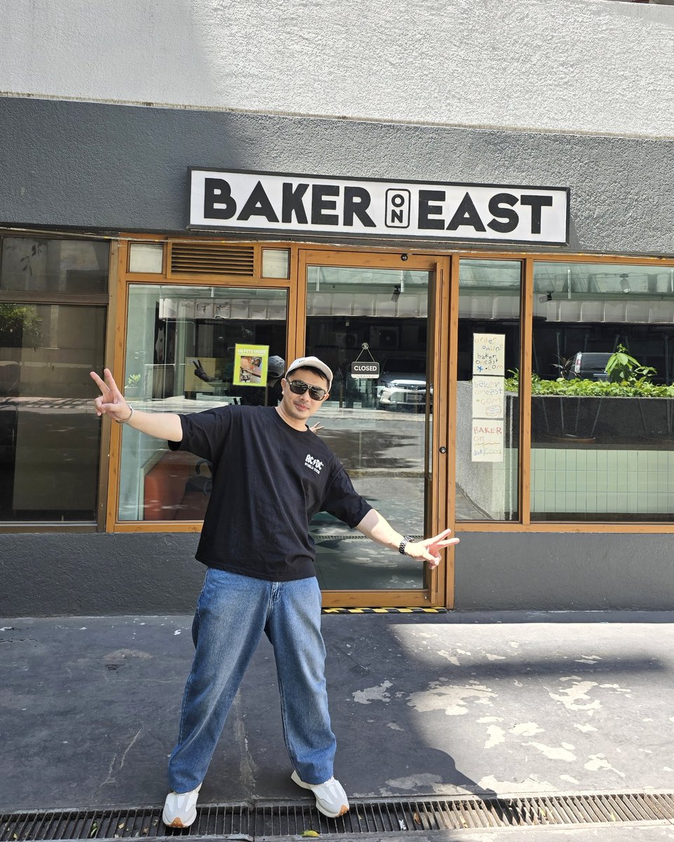 therealerwn tweet media