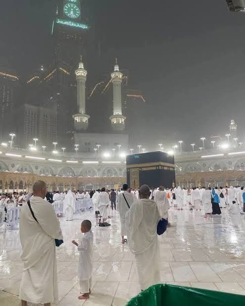 اللهم كما أغثت البلاد بالمطر
أغث قلوبنا بالفرح والسرور
وأغث أبداننا بما يصحها
وأغث كل صاحب حاجة بحاجته
ولا تدع منا ولا فينا ولا معنا محروماً .
"وَصَلِّ اللَّهُمَّ وَسَلِّمْ عَلَى نَبِيِّنَا مُحَمَّدٍ وَآلِهِ وَصَحْبِهِ أَجْمَعِينَ".

 "اللَّهُمَّ اكْتُبْ لَنَا صَلَاةً فِيهِ