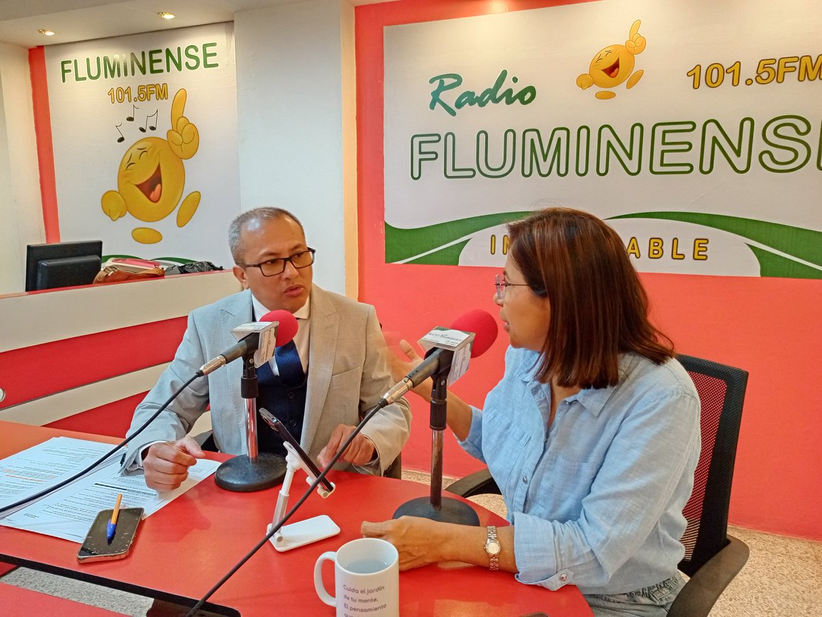 ecu911sambo's tweet photo. 🎙️Durante la entrevista en el programa Una Hora Con Jaccely, por @FluminenseRADIO, el jefe del @ECU911_ en Los Ríos, @raulfalcont, explicó la funcionalidad del aplicativo #BotonVioleta, una herramienta tecnológica que permite brindar una respuesta inmediata y segura a mujeres víctimas de violencia.

🟣 El Botón Violeta salva vidas.